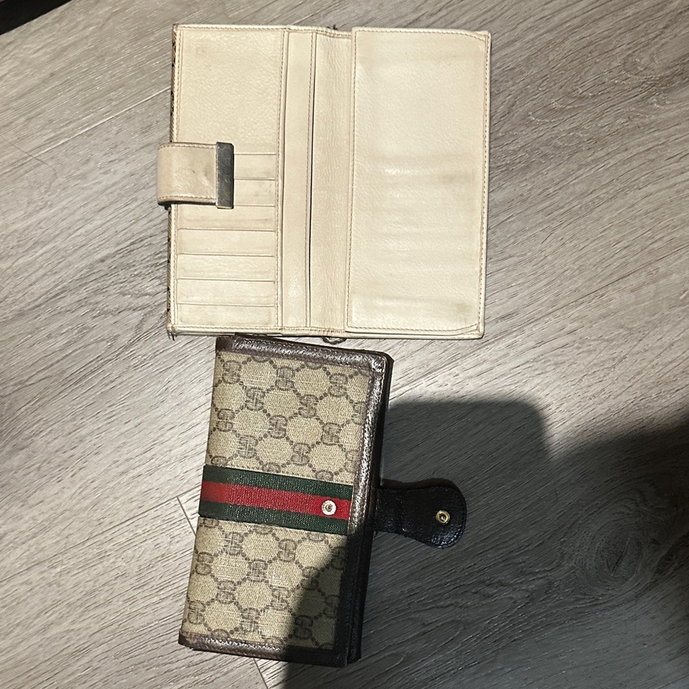Designer Wallet Set with Signature Patterns - Picture 12 of 12